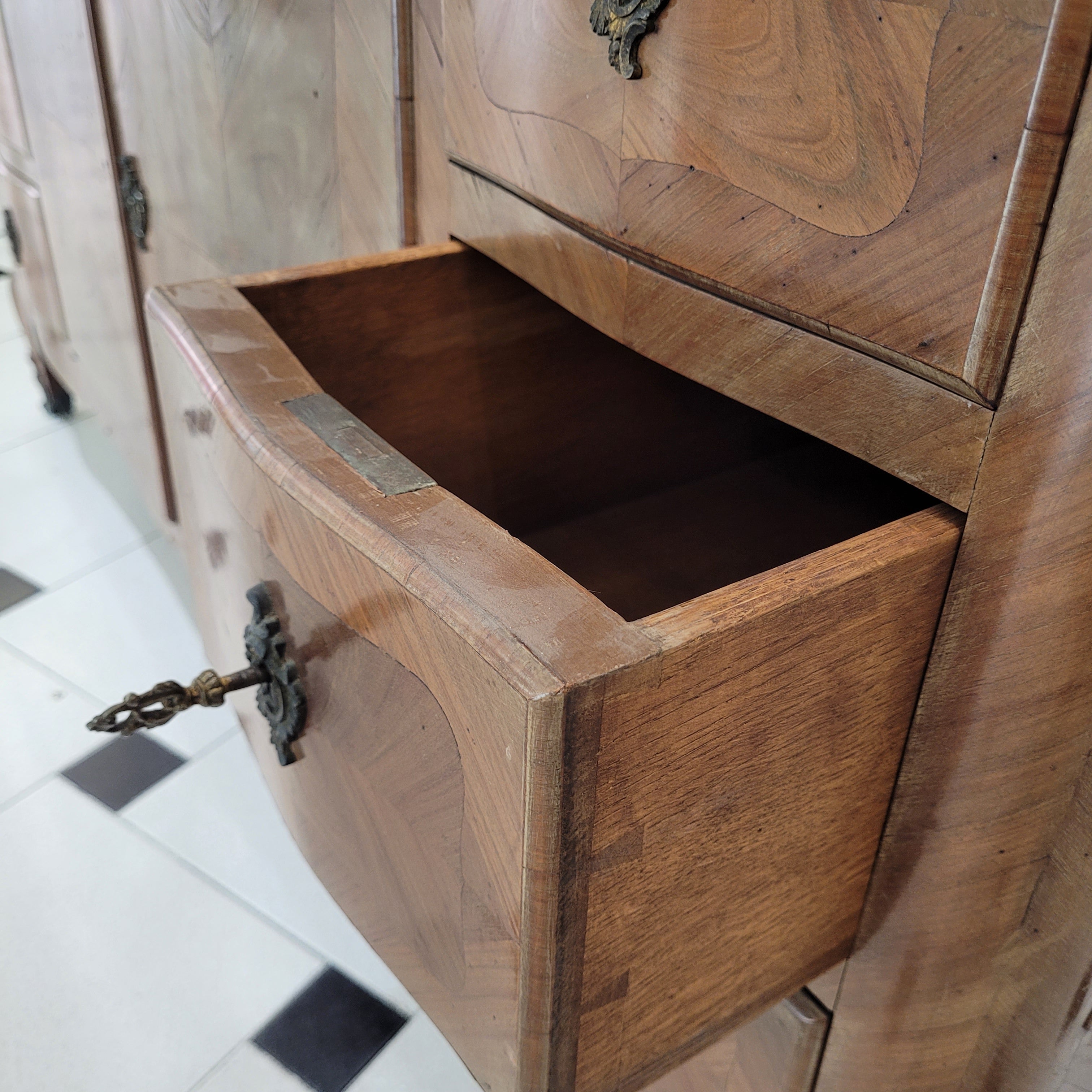 Secreter / Bureau estilo Transición, Marquetería y mármol, siglo XX – Francia