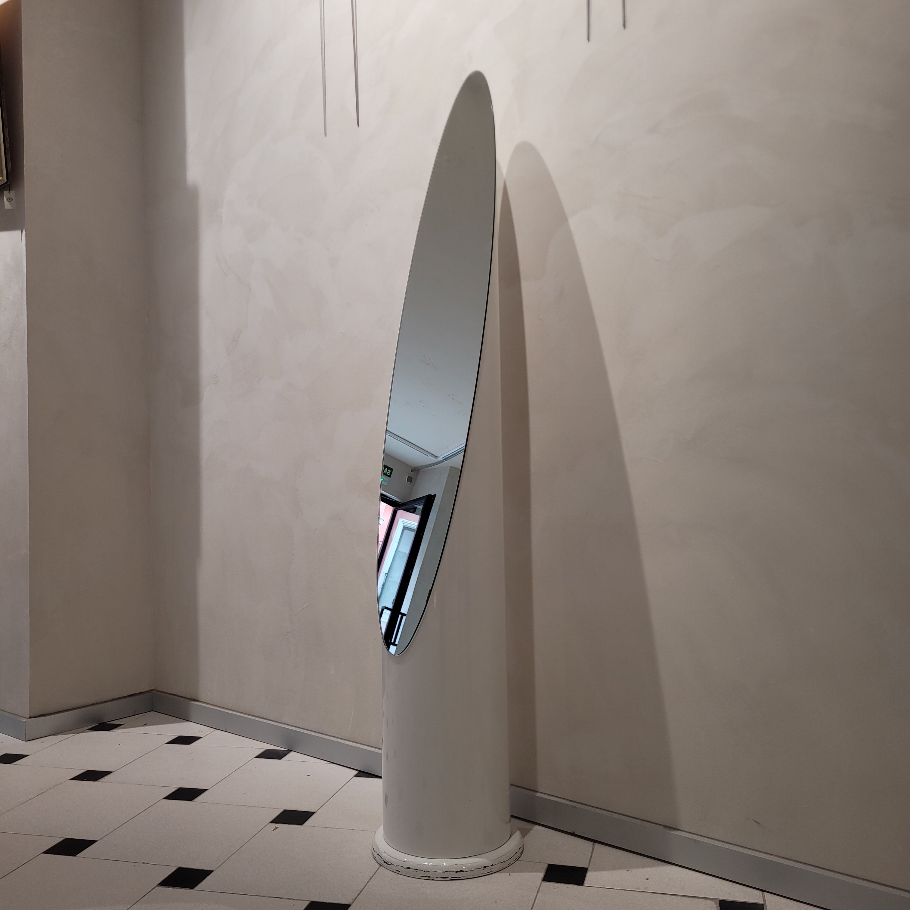 Espejo de pie “Lipstick” diseño Roger Lecal, Space Age, 70’s - Francia