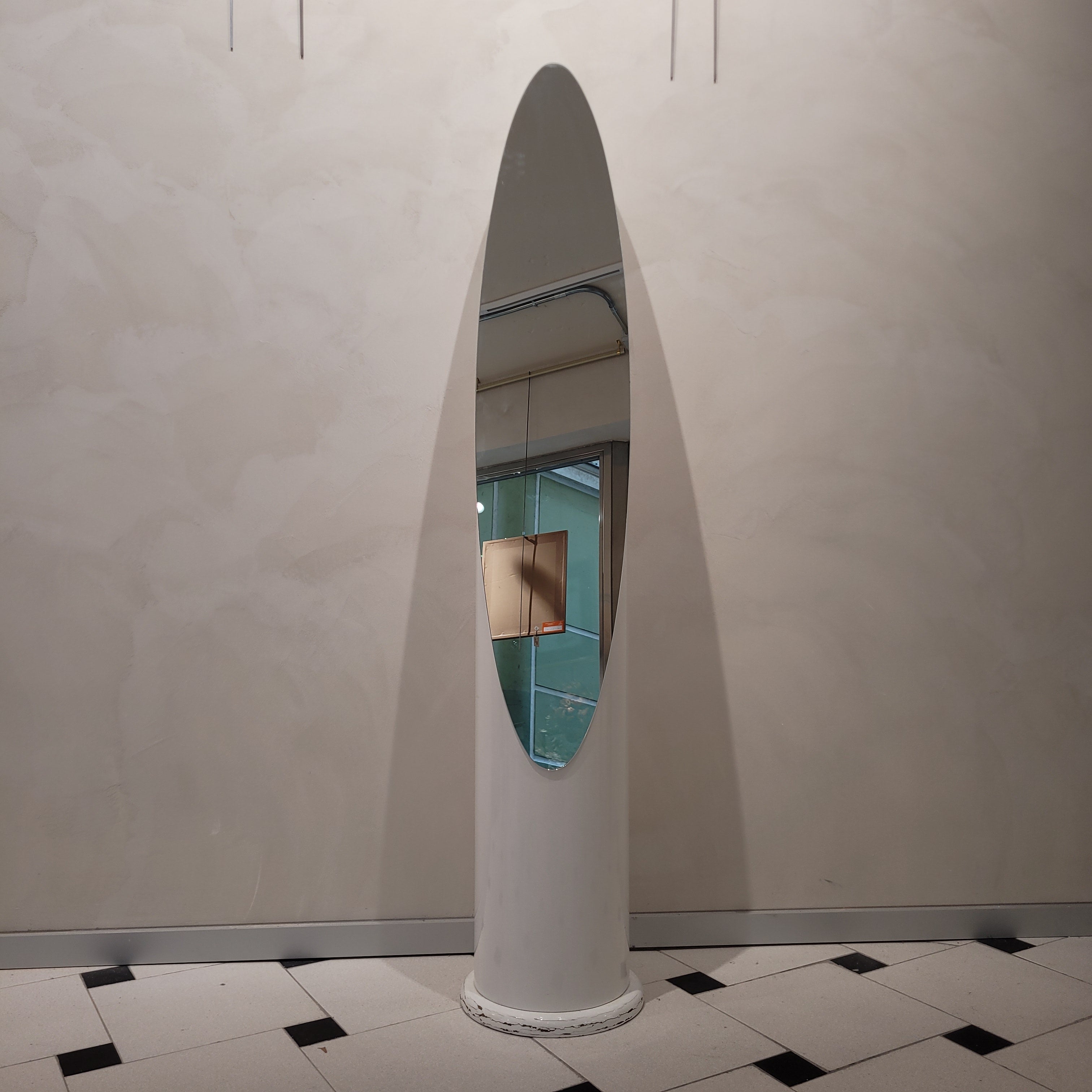 Espejo de pie “Lipstick” diseño Roger Lecal, Space Age, 70’s - Francia