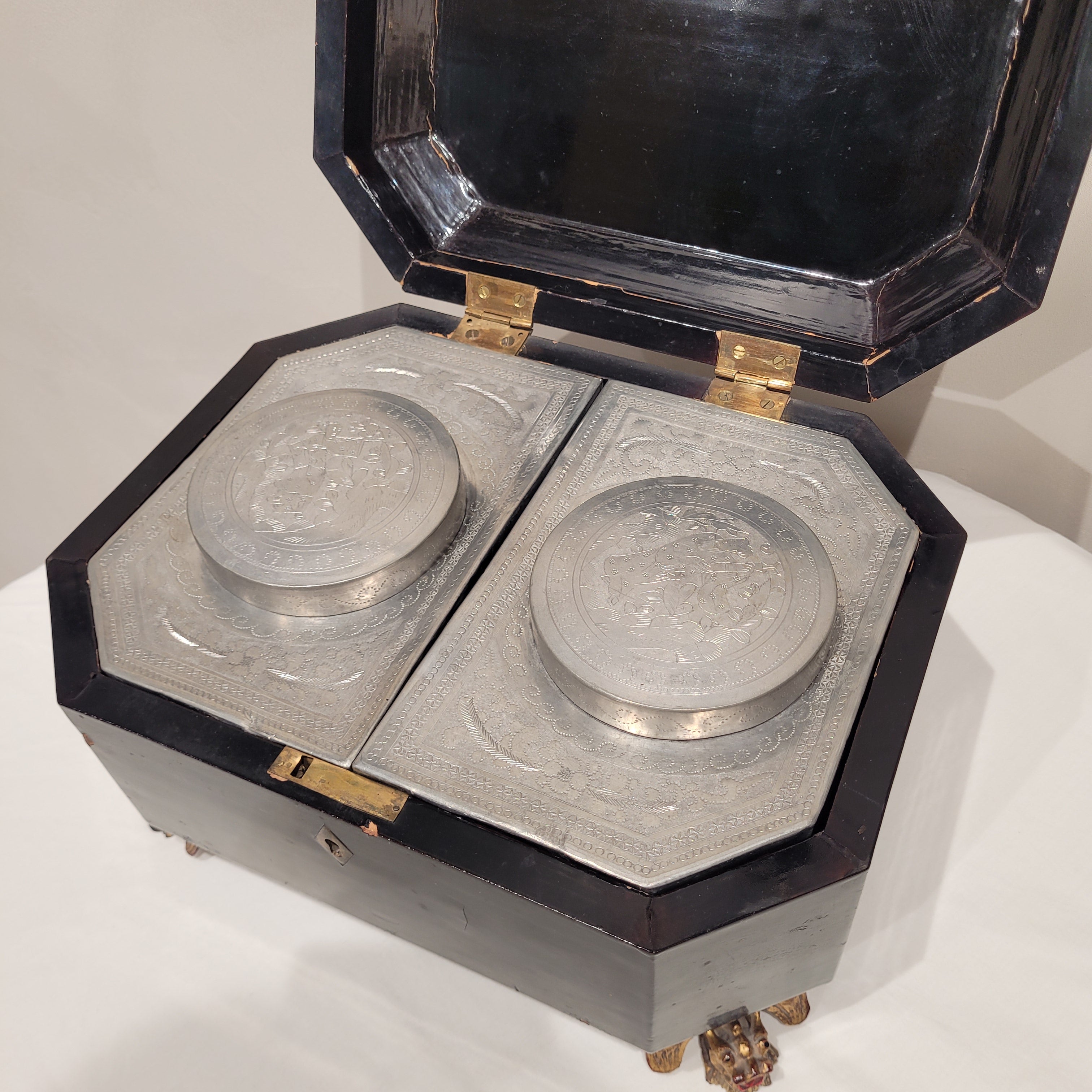 Caja de té para la exportación, Laca china, s. XIX – Inglaterra