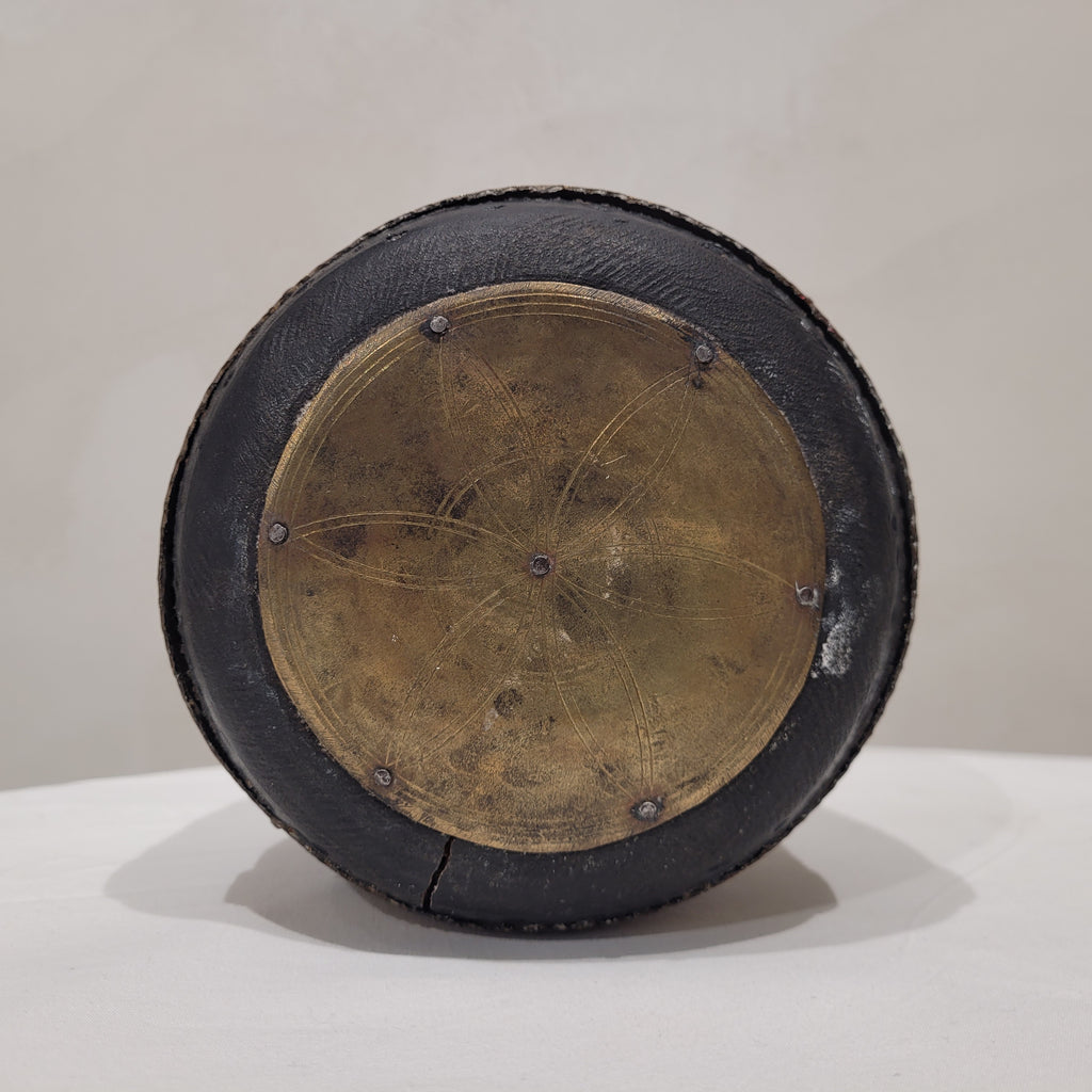 Pareja de Cuencos medidores “Sherpai / Kunke”, Madera y latón, pps. S. XX – Bengala occidental, India