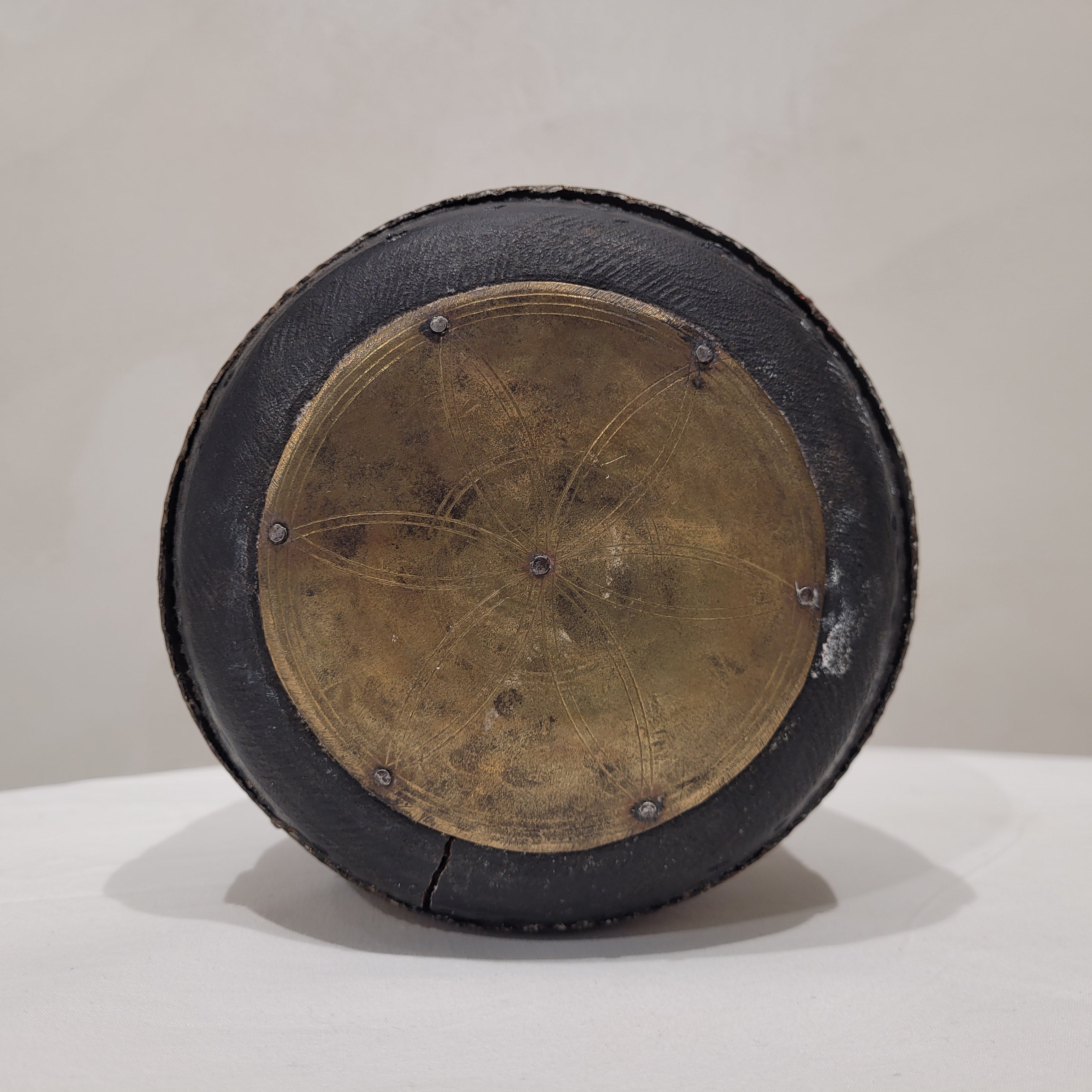 Pareja de Cuencos medidores “Sherpai / Kunke”, Madera y latón, pps. S. XX – Bengala occidental, India