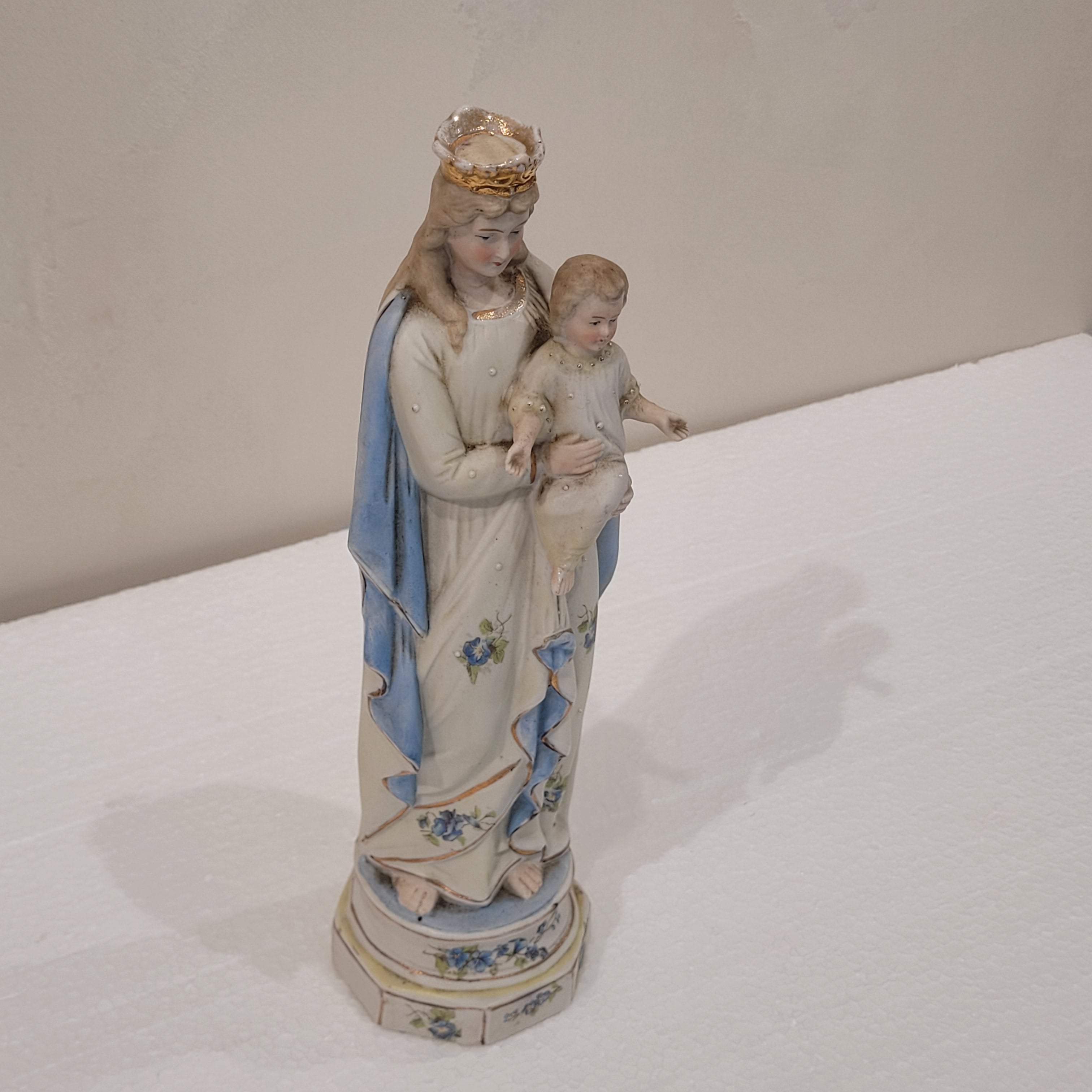 Figura Porcelana biscuit “Virgen con el Niño”, c. 1920 – Alemania