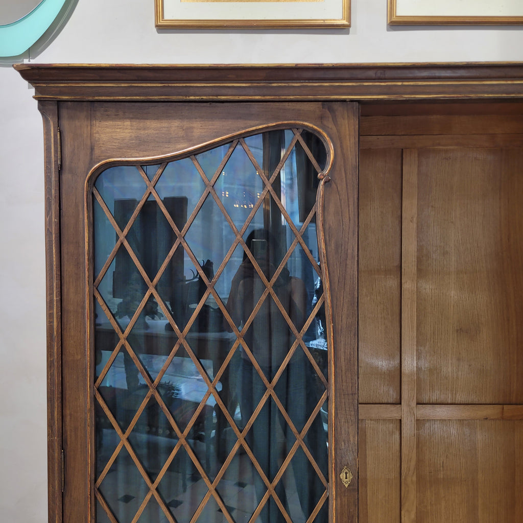 Armario / Vitrina Art Nouveau, Madera de pino tintada y dorada, 1930 - Inglaterra