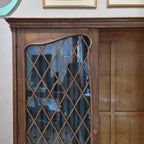 Armario / Vitrina Art Nouveau, Madera de pino tintada y dorada, 1930 - Inglaterra