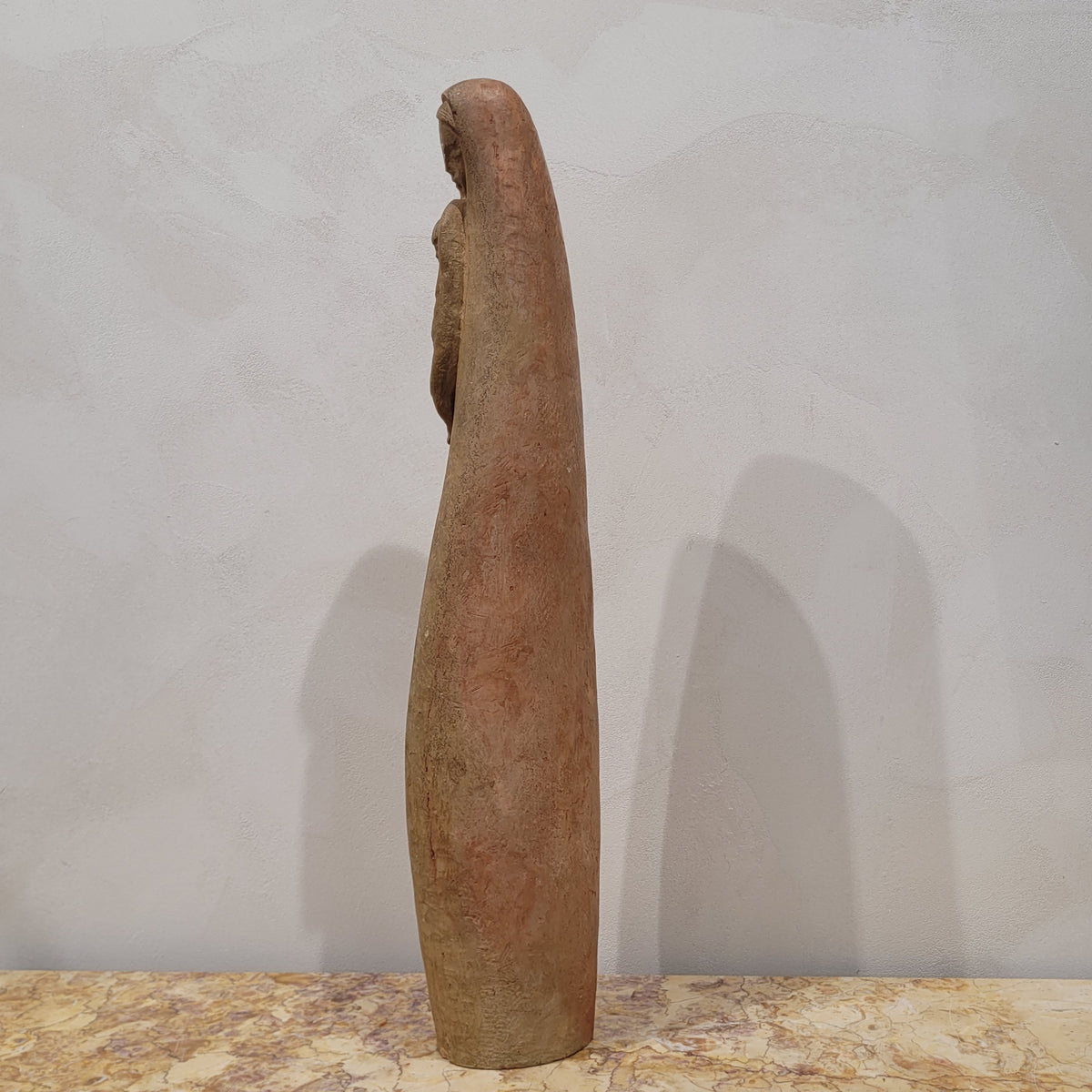 Escultura de terracota “Virgen con el Niño Jesús”, s. XX - España
