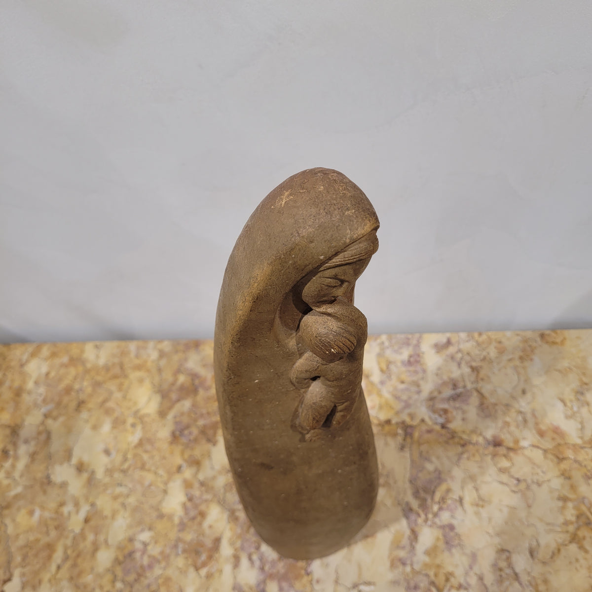 Escultura de terracota “Virgen con el Niño Jesús”, s. XX - España