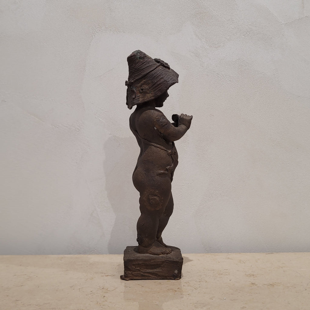 Figura de bronce “niño con flor”, Firmado Daniel, 1942 - España