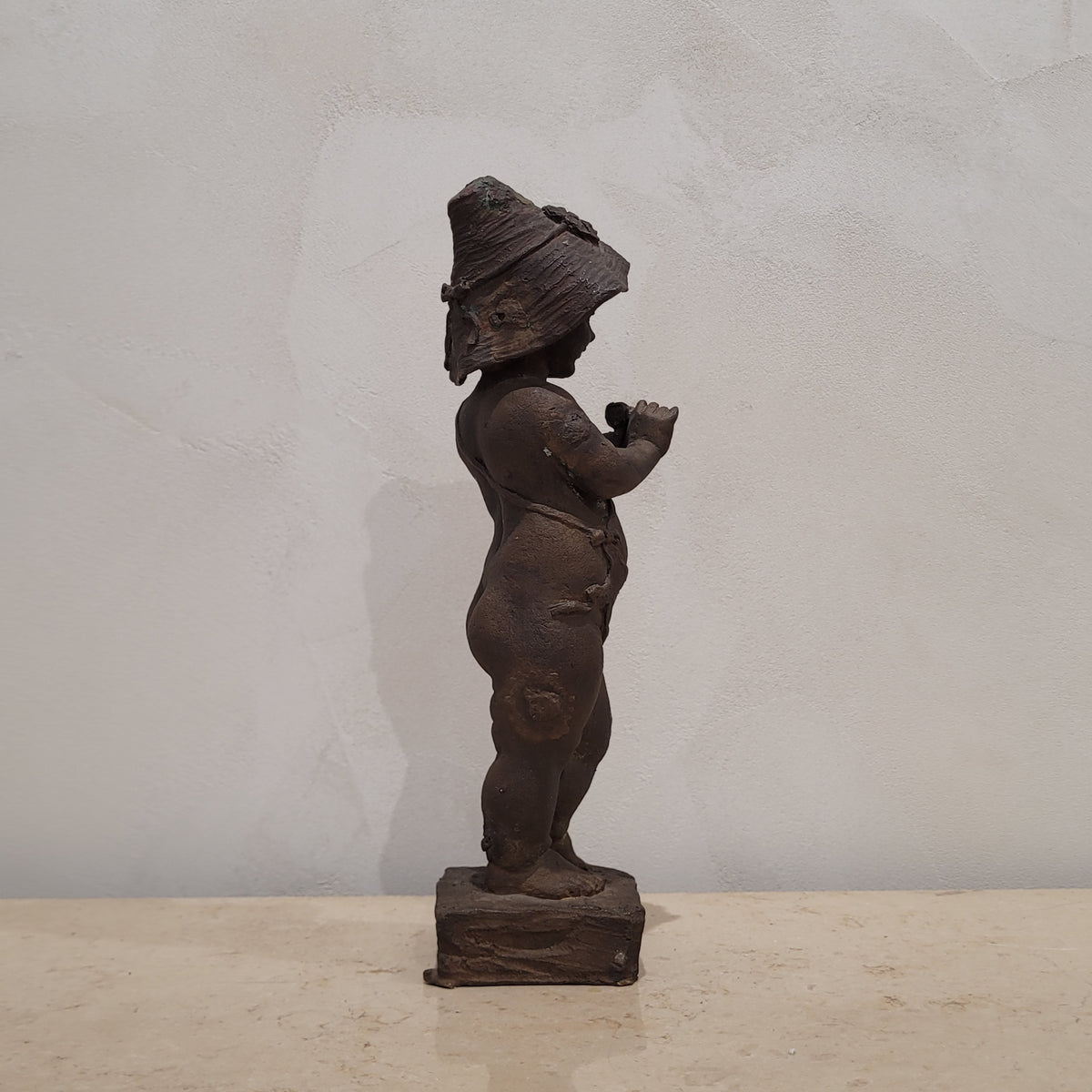 Figura de bronce “niño con flor”, Firmado Daniel, 1942 - España