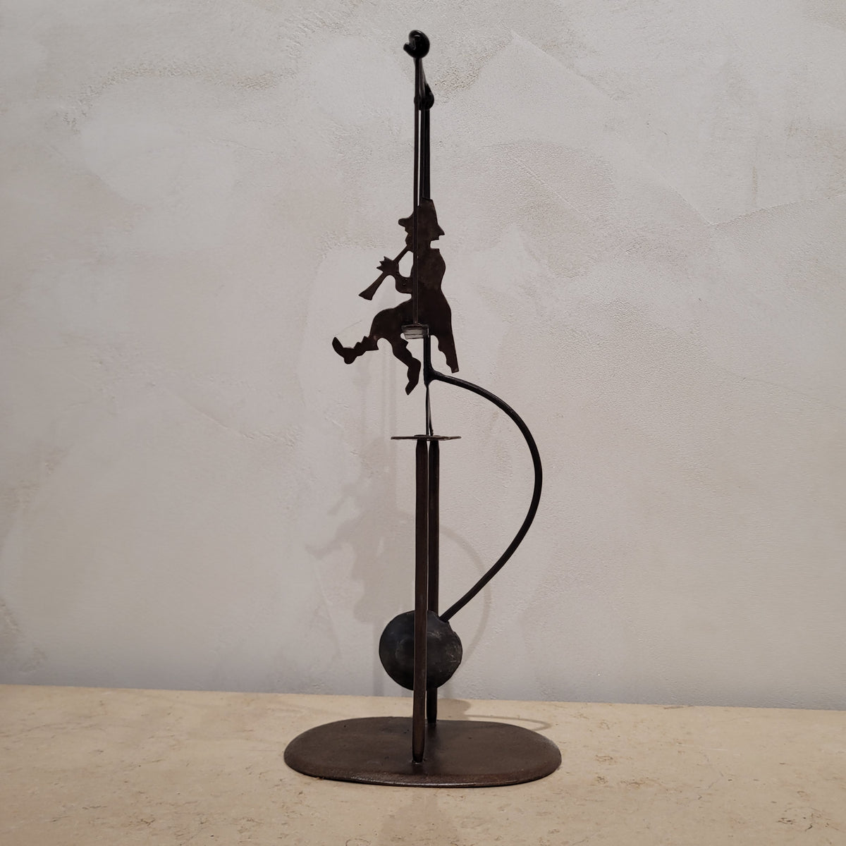 Juguete de equilibrio / Tentetieso "Flautista en columpio", Hierro, pps. siglo XX – Francia