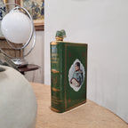 Licorera / Botella "Libro Napoleón" Cognac Camus, Porcelana de Limoges, Oro 22 kts, 1969 - Francia