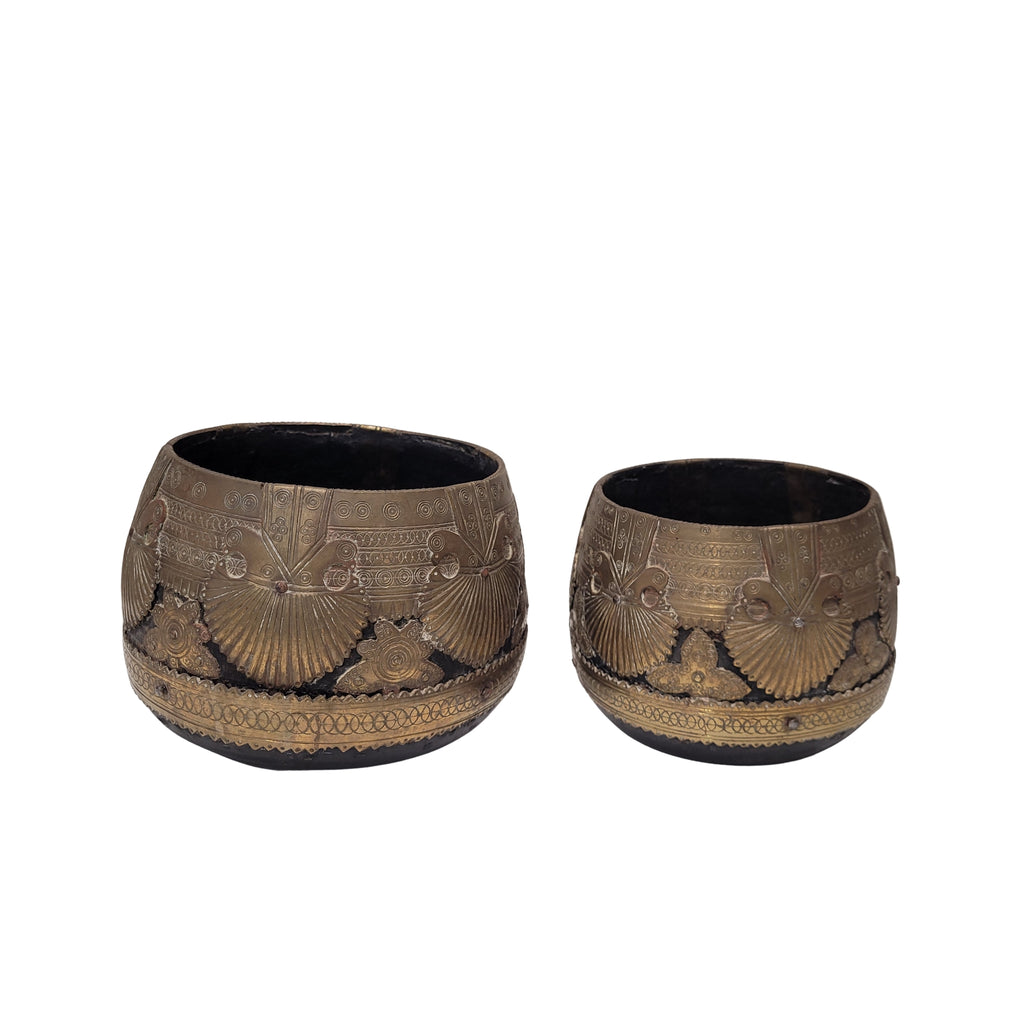 Pareja de Cuencos medidores “Sherpai / Kunke”, Madera y latón, pps. S. XX – Bengala occidental, India